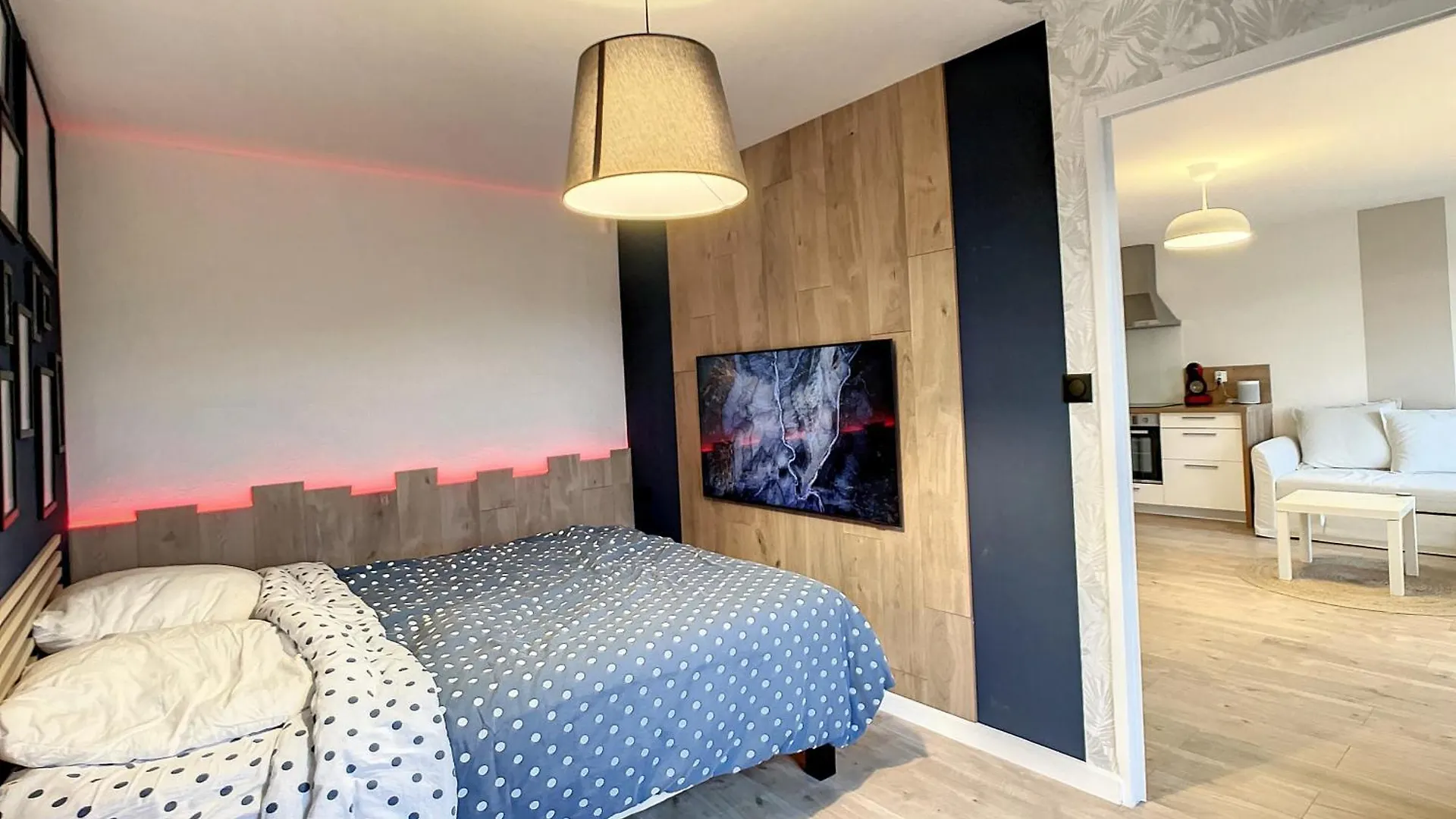 La Pommedepin Ravissante Maisonnette Avec Jardin Plouescat 0*,  France